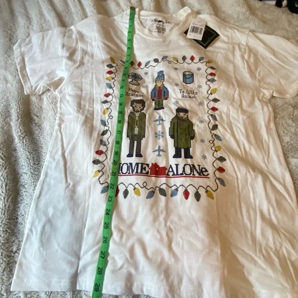 Home alone Christmas tee new with tags! large - Picture 4 of 8